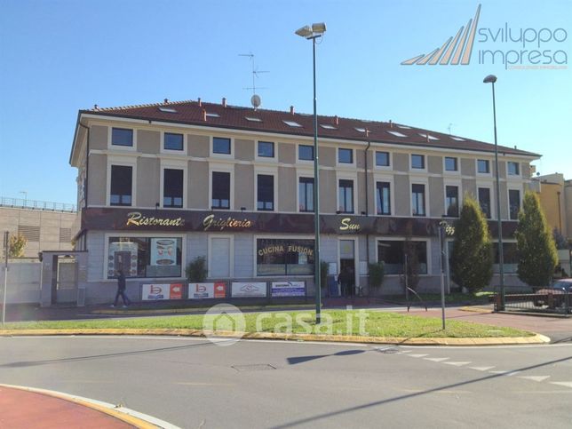 Ufficio in commerciale in Viale Lombardia 266