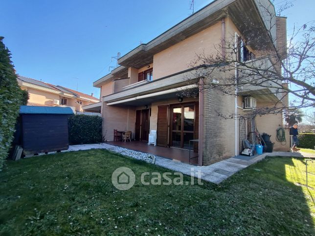 Casa bi/trifamiliare in residenziale in Via Vignazzola