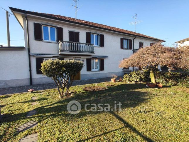 Casa bi/trifamiliare in residenziale in Via Divisione Julia