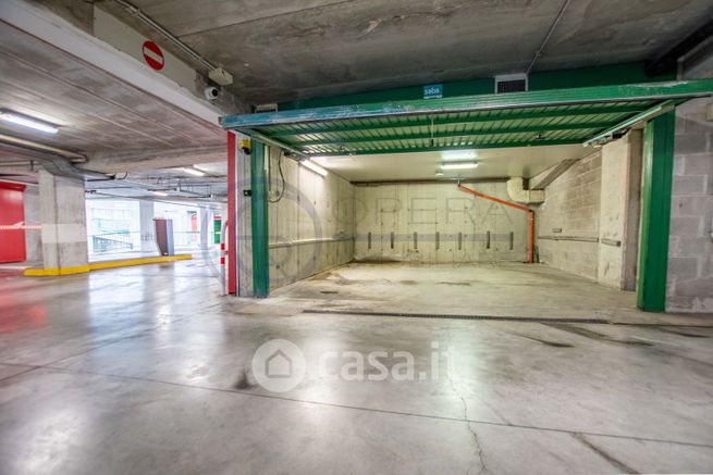 Garage/posto auto in residenziale in Foro Ulpiano