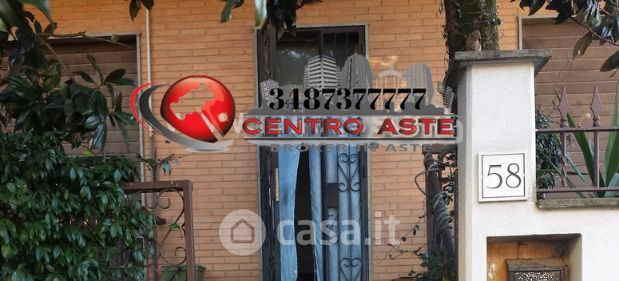 Ufficio in commerciale in Via Campi Salentina