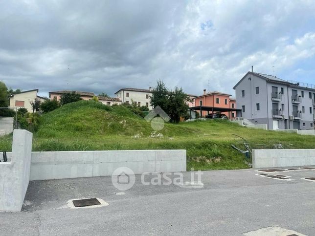 Terreno edificabile in residenziale in Via Aquileia