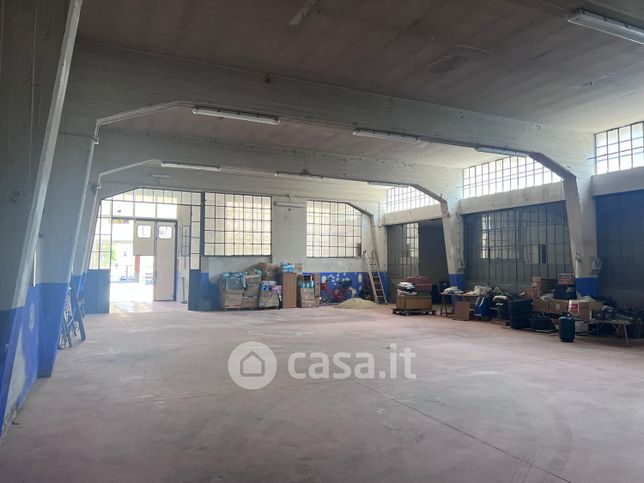Capannone in commerciale in Piazza Molines 34