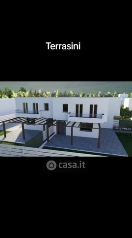 Casa bi/trifamiliare in residenziale in Via Generale Carlo Alberto dalla Chiesa 23