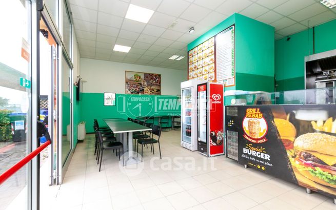 Capannone in commerciale in Via Alcide De Gasperi