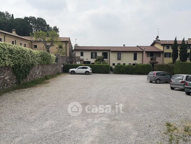 Box/posto auto in residenziale in Via Piovezzano Vecchia