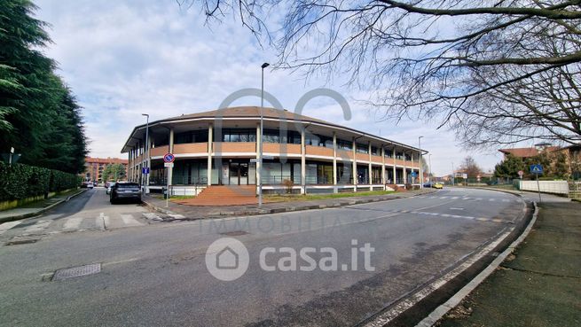 Ufficio in commerciale in Via Torre Pellice 17