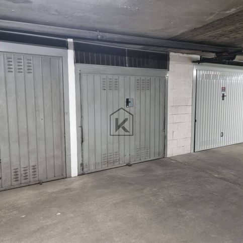 Box/posto auto in residenziale in Via Crema