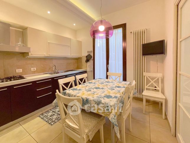 Casa indipendente in residenziale in Viale Dante 297 D
