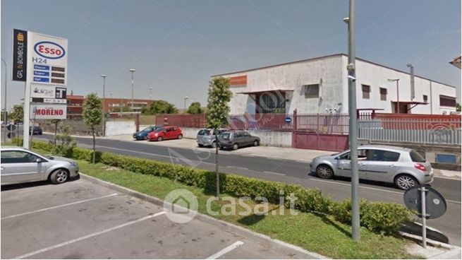 Capannone in commerciale in Via Lufrano