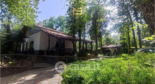 Villa in residenziale in Via delle Querce 1