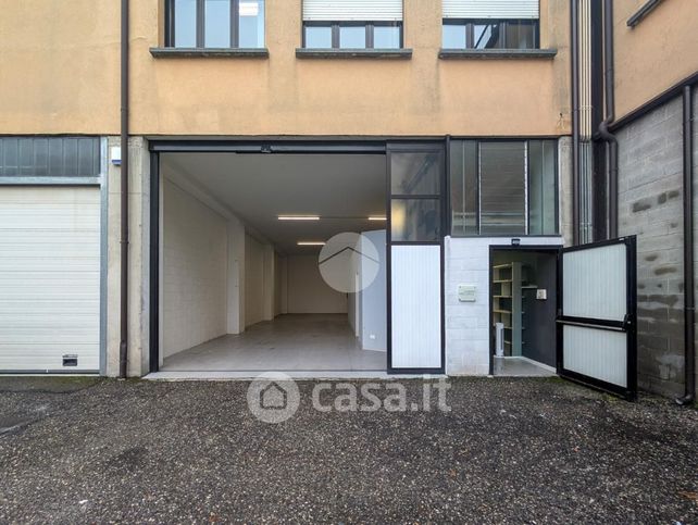 Capannone in commerciale in Viale Europa 112