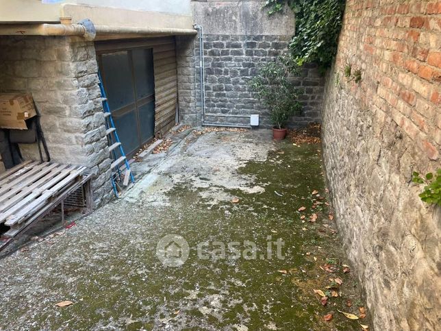 Box/posto auto in residenziale in Via Dino Campana