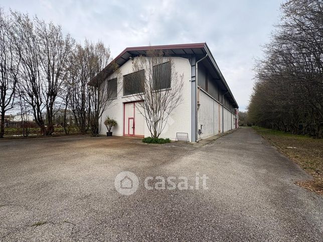 Capannone in commerciale in Via Monache 3