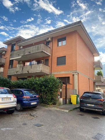 Box/posto auto in residenziale in Via Luigi Angrisani 75