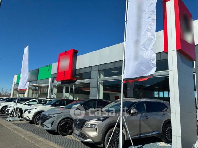 Capannone in commerciale in Via Emilia Pavese 215