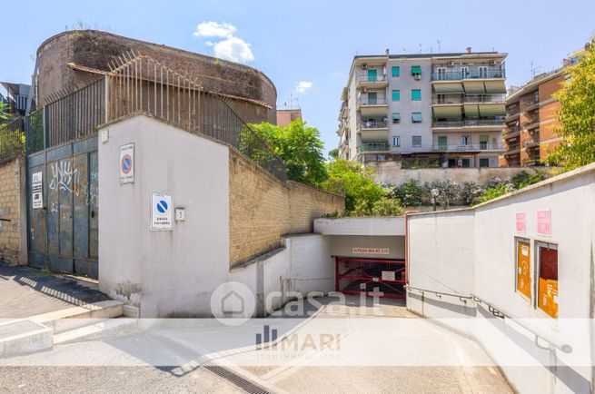 Box/posto auto in residenziale in Via Monte Fumaiolo 11