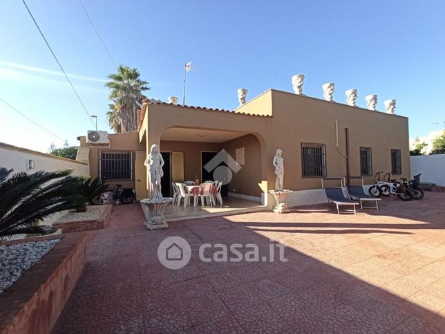 Villa in residenziale in Via Miramare 1