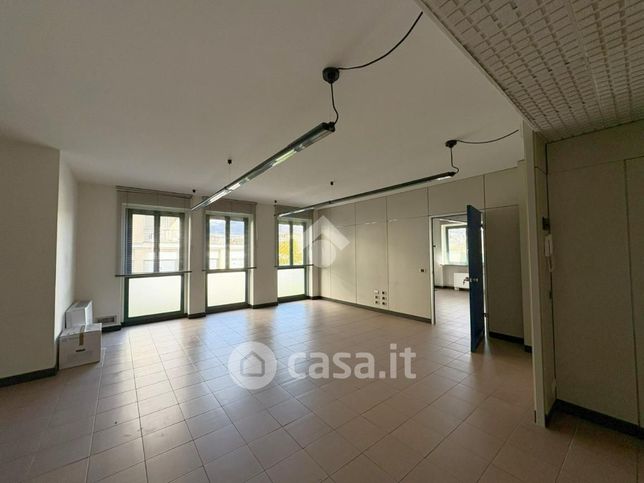 Ufficio in commerciale in Via Torino 131