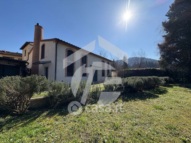 Villa in residenziale in Via del Vallone