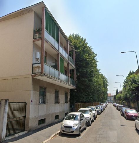 Box/posto auto in residenziale in Via Don Carlo Porro 8