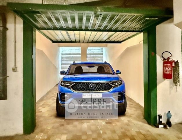 Box/posto auto in residenziale in Via Solferino