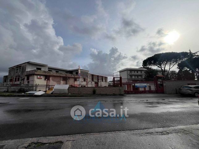 Capannone in commerciale in Via Giuseppe Garibaldi