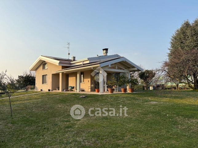 Villa in residenziale in 