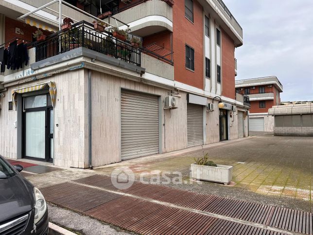 Negozio/locale commerciale in commerciale in Viale Sant'Alfonso Maria dÃ¨ Liguori