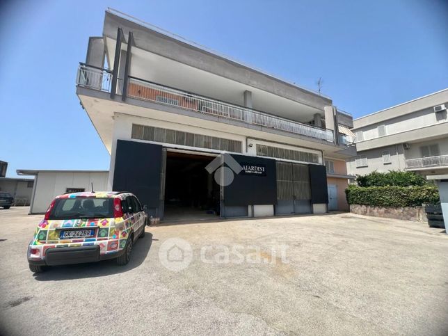 Capannone in commerciale in Corso Europa 27