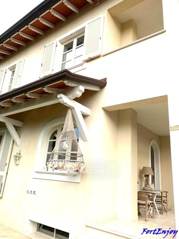 Casa bi/trifamiliare in residenziale in Via Agnelli
