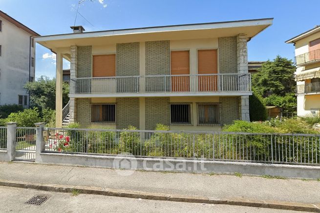 Casa indipendente in residenziale in Via Casette