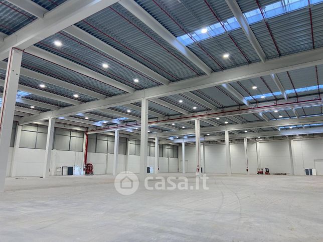 Capannone in commerciale in Via Padana Superiore