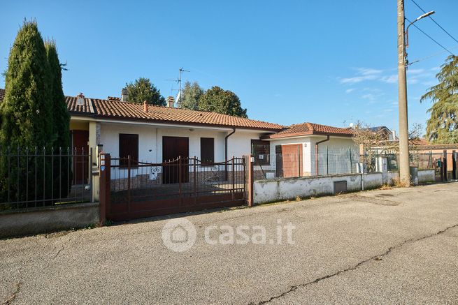 Casa indipendente in residenziale in Via 4 Novembre 14