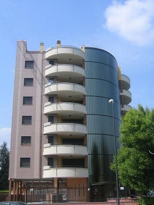 Garage/posto auto in residenziale in Via Vittorio Scialoia 22