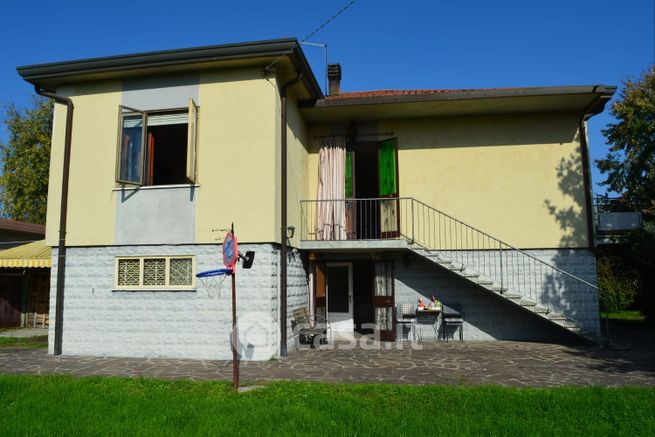 Casa indipendente in residenziale in Via Martiri Di Marzabotto 80