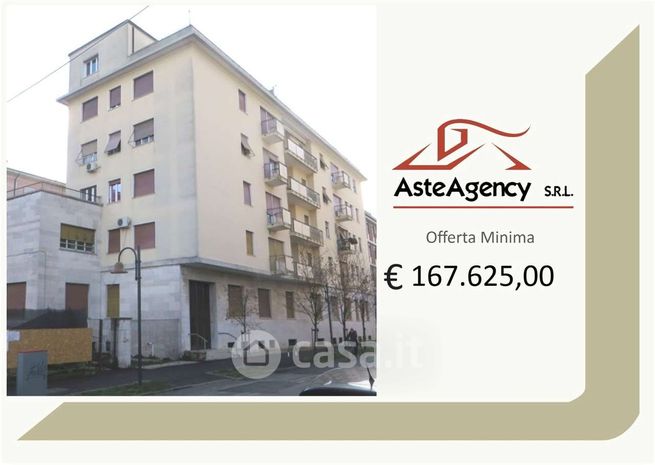 Ufficio in commerciale in Viale Trieste 18