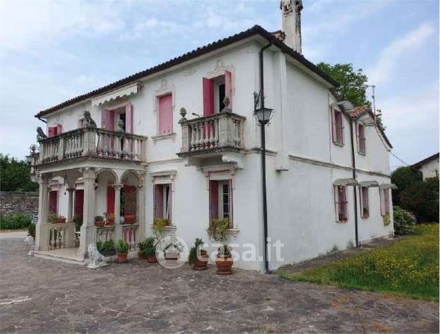 Villa in residenziale in Via Cav. Dartora 5