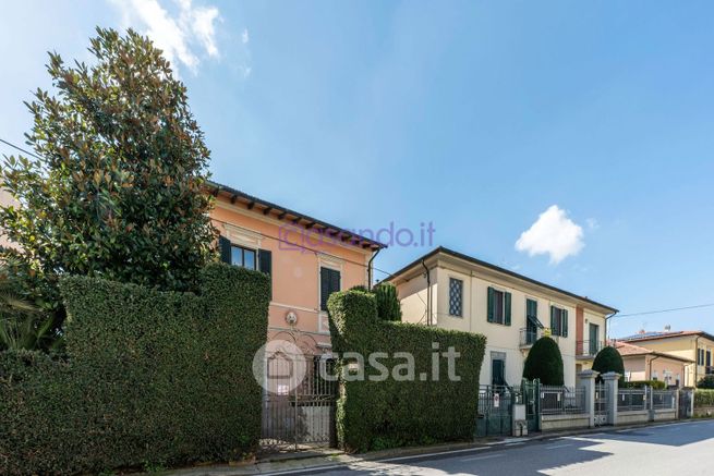 Villa in residenziale in Via Giuseppe Montanelli 178