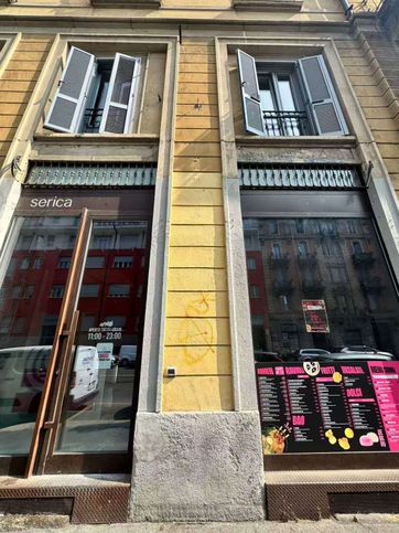 Negozio/locale commerciale in commerciale in Viale Bligny 19 a