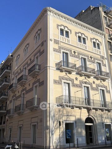 Ufficio in commerciale in Via Antonio Beatillo 40