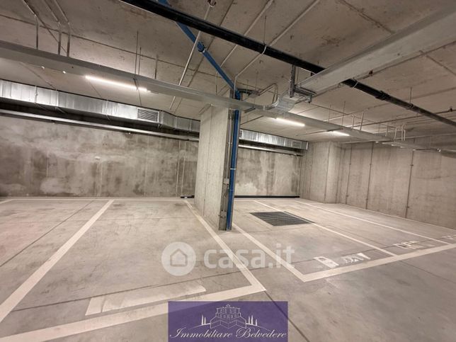 Box/posto auto in residenziale in Via Solferino