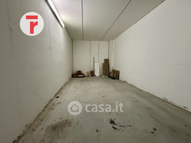 Box/posto auto in residenziale in Via XXV Aprile