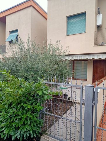 Villetta a schiera in residenziale in Via Sirio 14