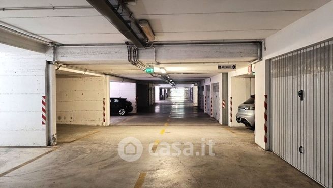 Box/posto auto in residenziale in Via Trento