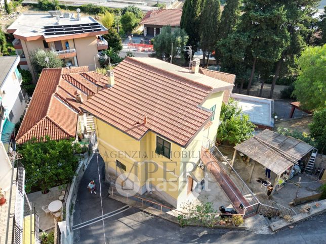Appartamento in residenziale in Via Poggio Ponente 41