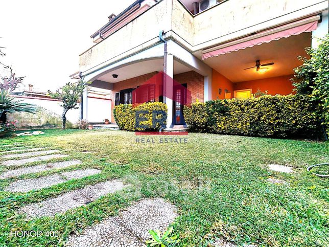 Villetta a schiera in residenziale in Stradone Sant'Anastasio 150