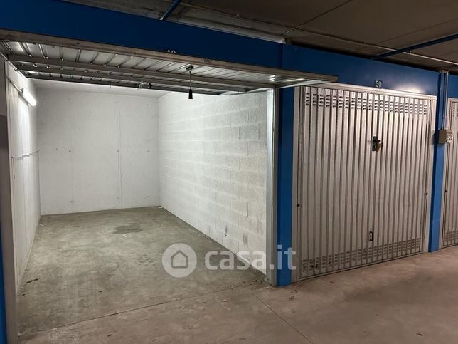 Garage/posto auto in residenziale in Viale Tibaldi 43