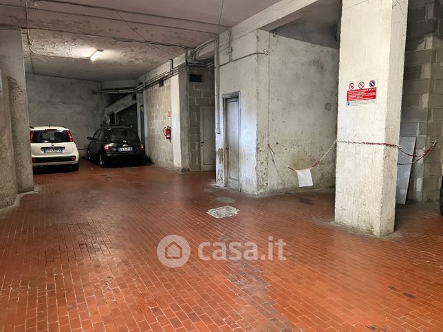 Box/posto auto in residenziale in Via Veientana 5