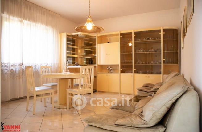 Appartamento in residenziale in Via Montanara